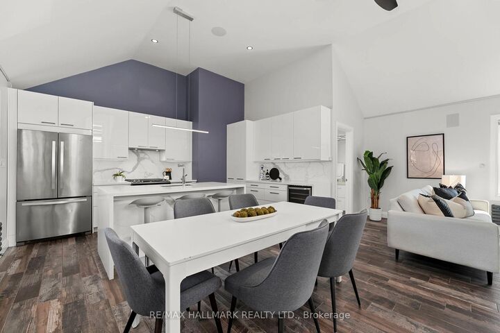Property Photo:  272 King Edward Avenue  ON M4C 0A8 