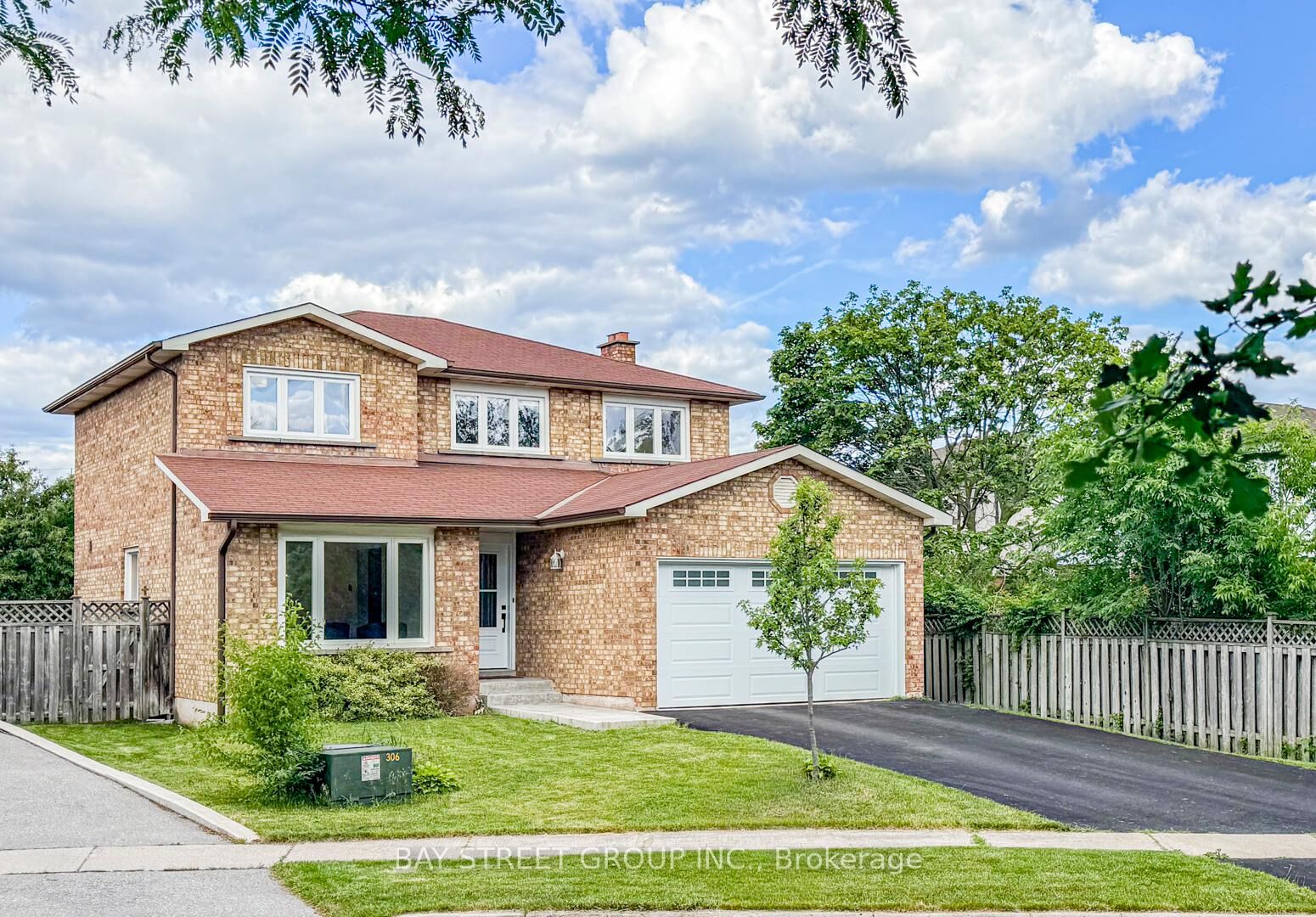 Property Photo:  29 Roslo Court  ON L6H 4S1 