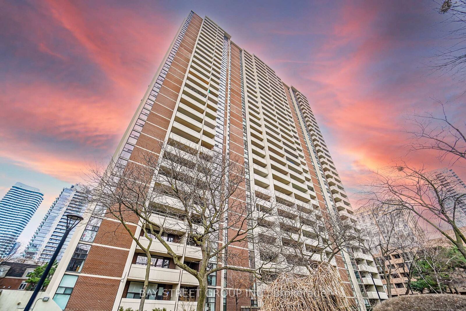 Property Photo:  40 Homewood Avenue 1016  ON M4Y 2K2 