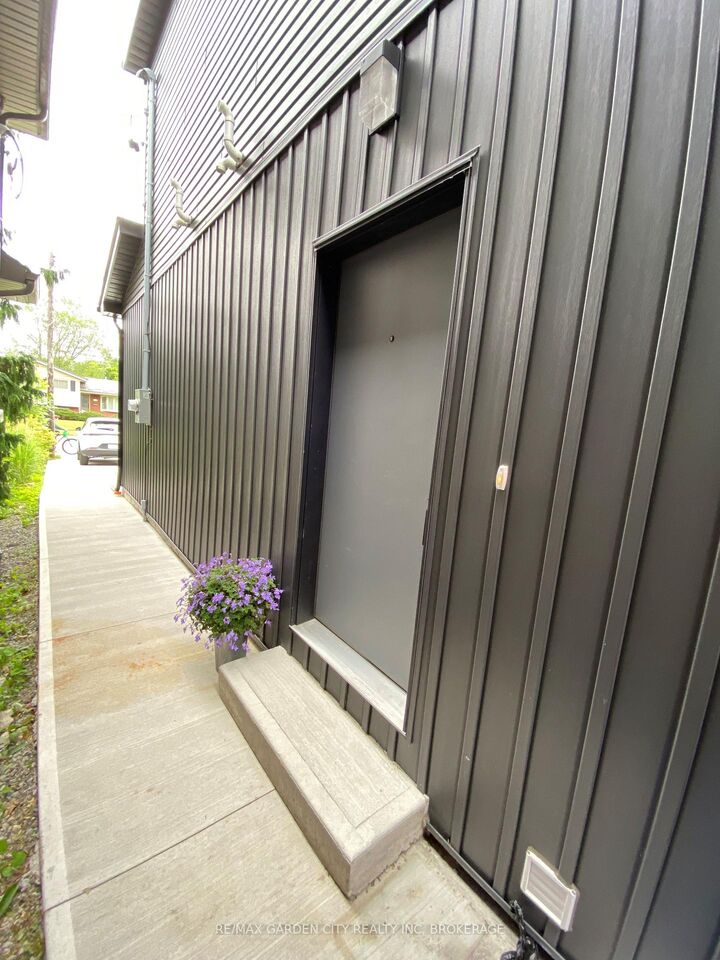 Property Photo:  618 Clare Avenue Lower  ON L3C 3C1 