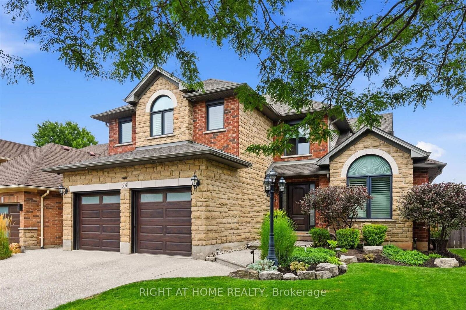 Property Photo:  509 Larkspur Lane  ON L7T 4L8 