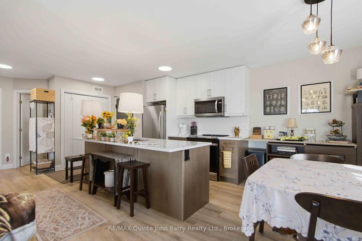 Property Photo:  302-20 Hillside Meadow Drive  ON K8V 0J7 
