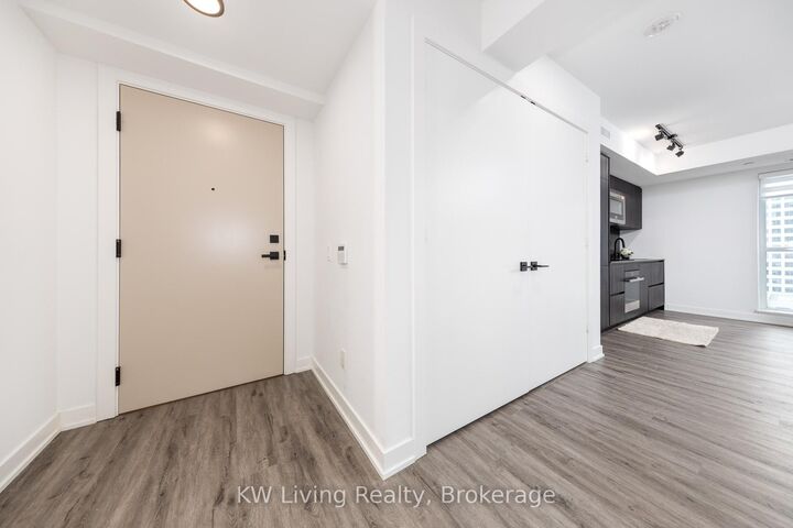 Property Photo:  327 King Street W 902  ON M5V 0W7 
