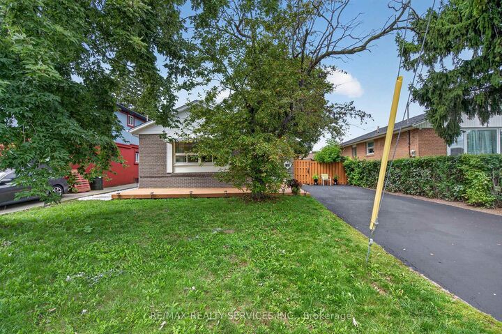 Property Photo:  8 Leneck Avenue  ON L6X 2A7 