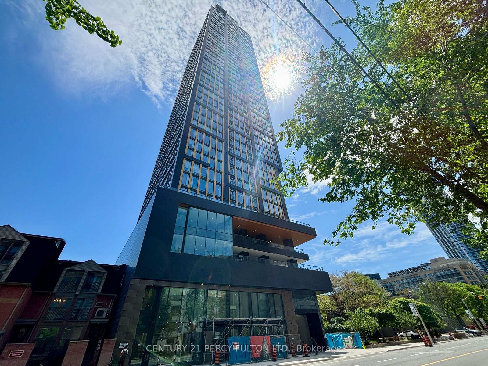 Property Photo:  319 Jarvis Street 1717  ON M5B 0C8 