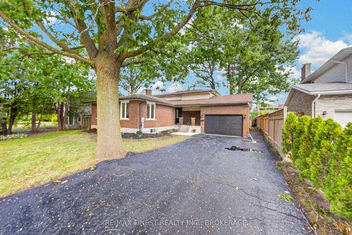 Property Photo:  530 Roosevelt Drive  ON K7M 4B1 