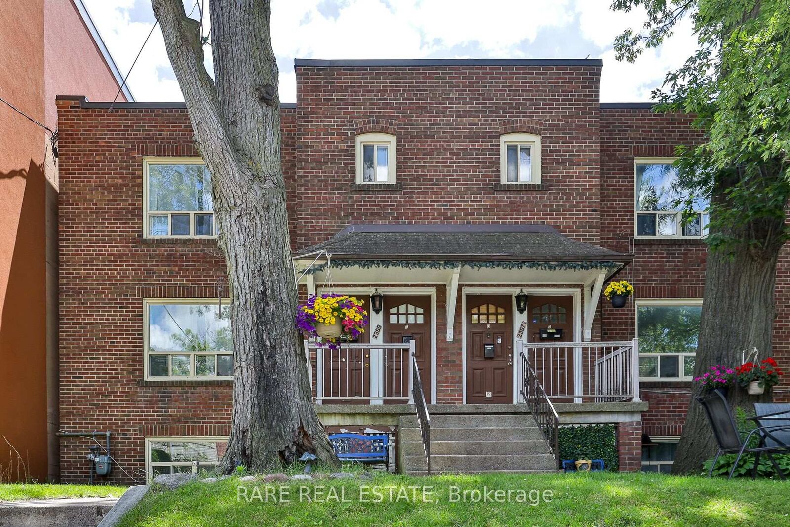 Property Photo:  2369 Queen Street E A  ON M4E 1H2 