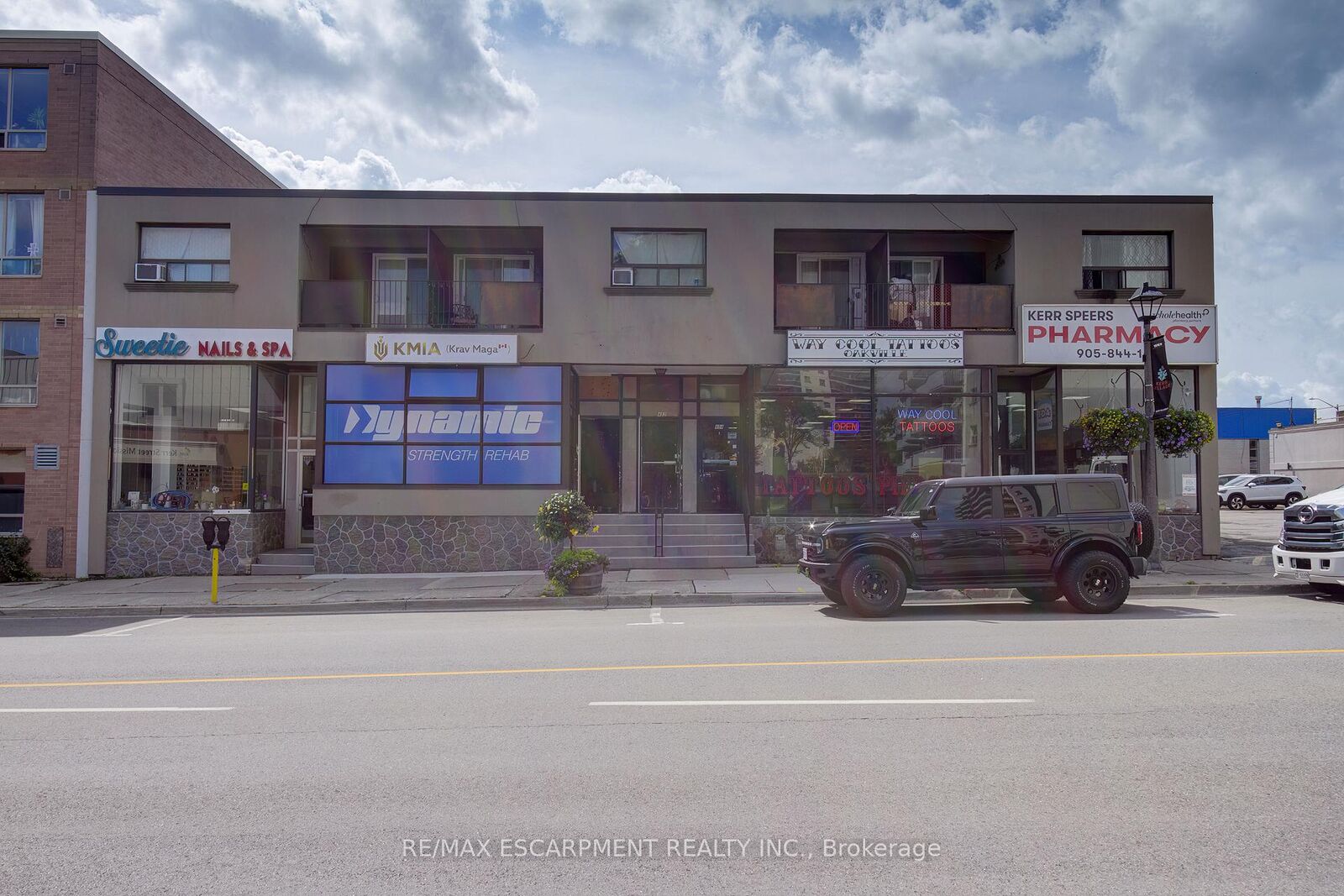 Property Photo:  492 Kerr Street 9  ON L6K 3C5 