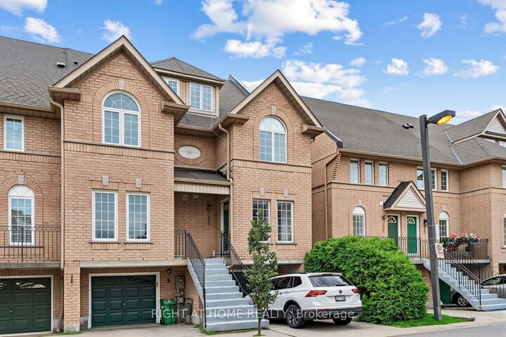 Property Photo: 80 Strathaven Drive 31 ON L5R 3V9