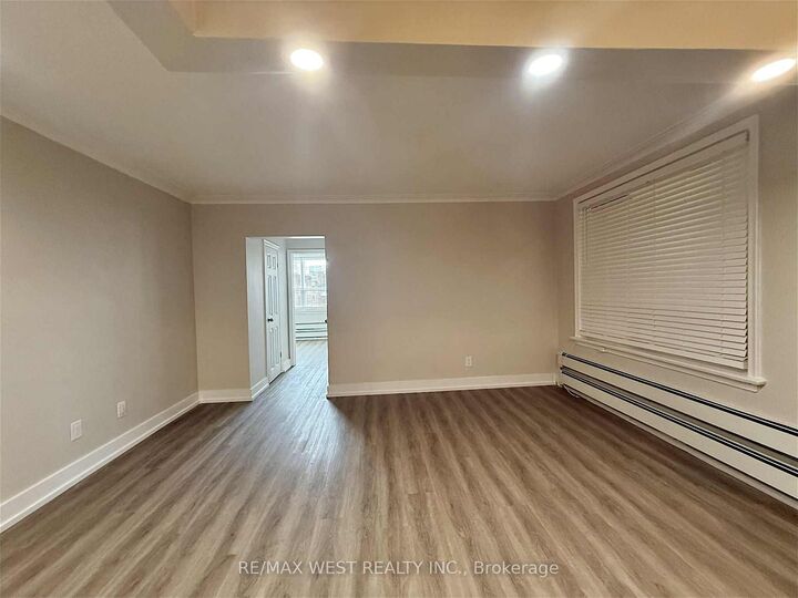 Property Photo:  402 Royal York Road 2  ON M8Y 2R5 