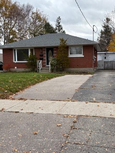 Property Photo:  139 Byron Avenue Lower  ON N2C 1Z7 