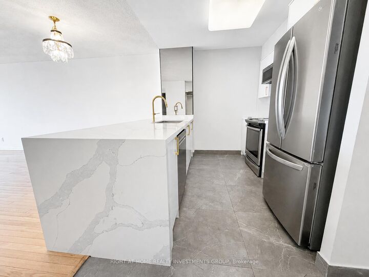 Property Photo:  29 Northern Heights Drive 1101  ON L4B 4L8 