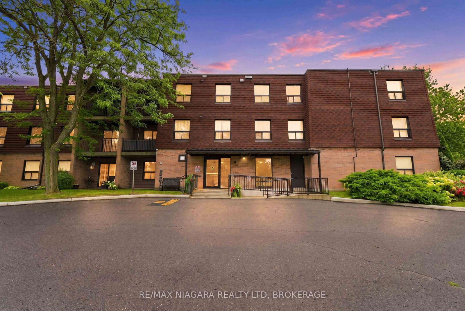 Property Photo:  4209 Hixon Street 313  ON L3J 0K2 