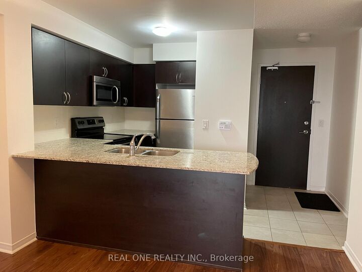 Property Photo:  75 King William Crescent 606  ON L4B 0C1 