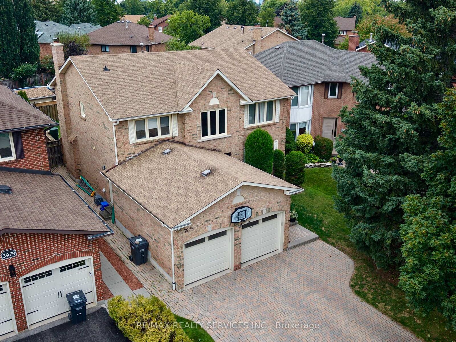 Property Photo:  3975 Seebring Crescent  ON L5L 3Y1 