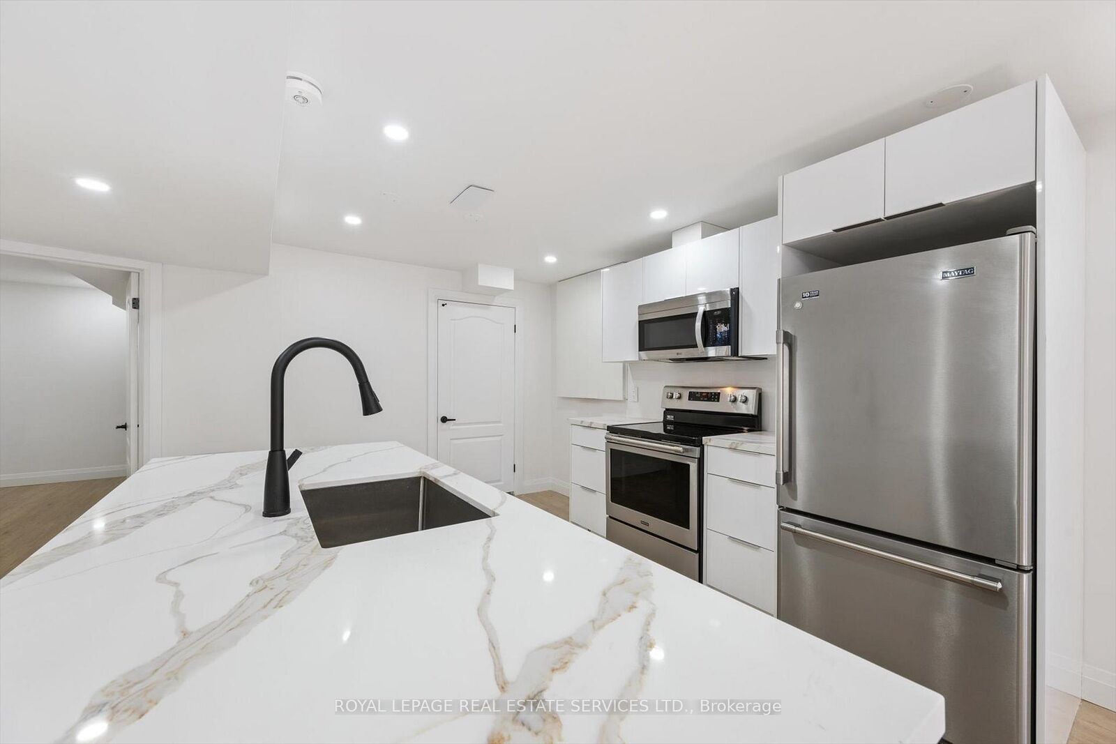 Property Photo:  3872 Densbury Drive Bsmt Apt  ON L5N 6Y9 