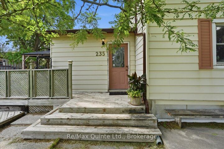 Property Photo:  235 Pine Street  ON K8N 2N3 