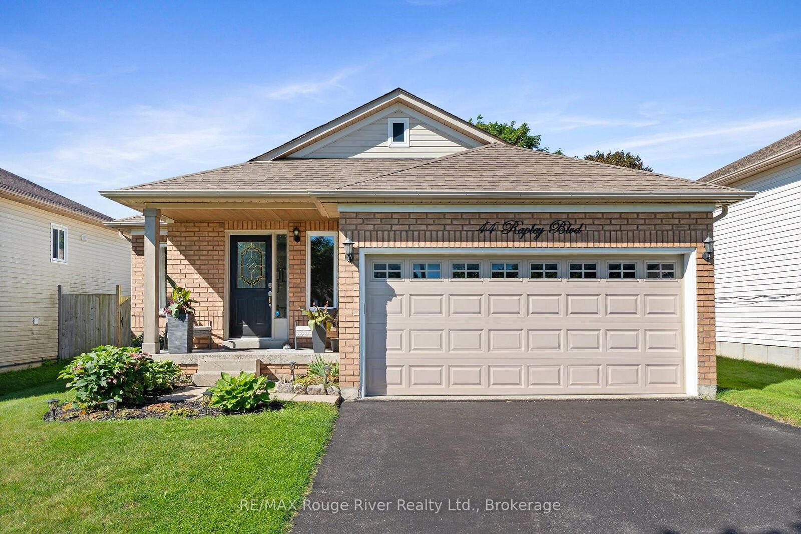 Property Photo:  44 Rapley Boulevard  ON L1A 4J9 