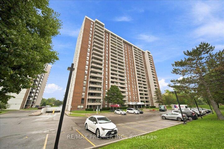 Property Photo:  4 Kings Cross Road 1711  ON L6T 3X8 