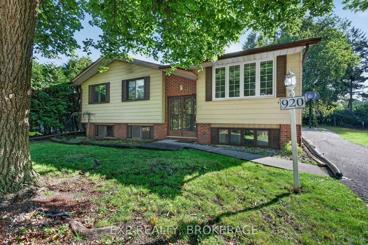 Property Photo:  920 Safari Drive  ON K7M 6X5 