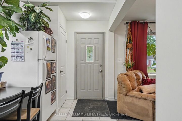 Property Photo:  68 Apeldoorn Crescent  ON N5Y 2B8 