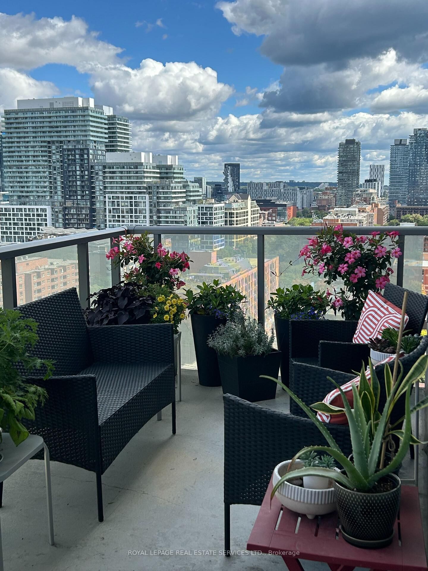 Property Photo:  1 Market Street 1605  ON M5E 0A2 