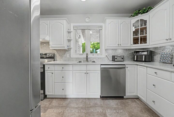 Property Photo:  108 Tweedsmuir Drive  ON P1A 3T6 