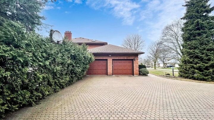Property Photo:  1127 Oshawa Boulevard N  ON L1G 5W2 