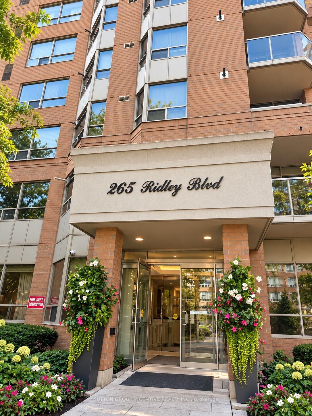 Property Photo:  265 Ridley Boulevard 1803  ON M5M 4N8 