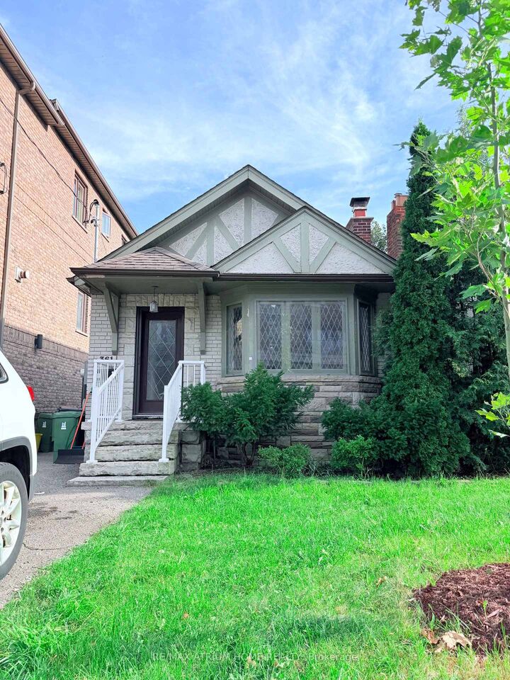 Property Photo: 361 Fairlawn Avenue ON M5M 1T5