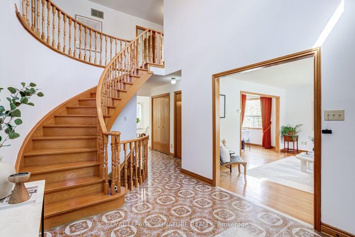 Property Photo:  18 Parravano Court  ON M2R 3S8 