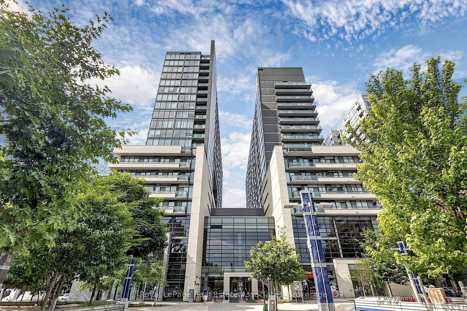 Property Photo:  36 Lisgar Street 521E  ON M6J 0C7 