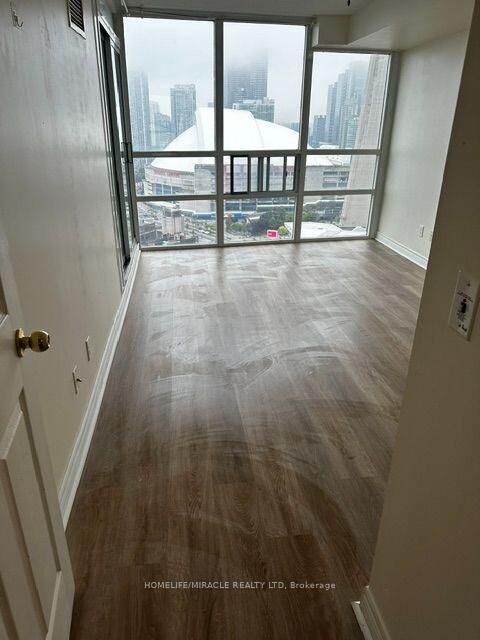 Property Photo:  30 Grand Trunk Crescent 3212  ON M5J 3A4 