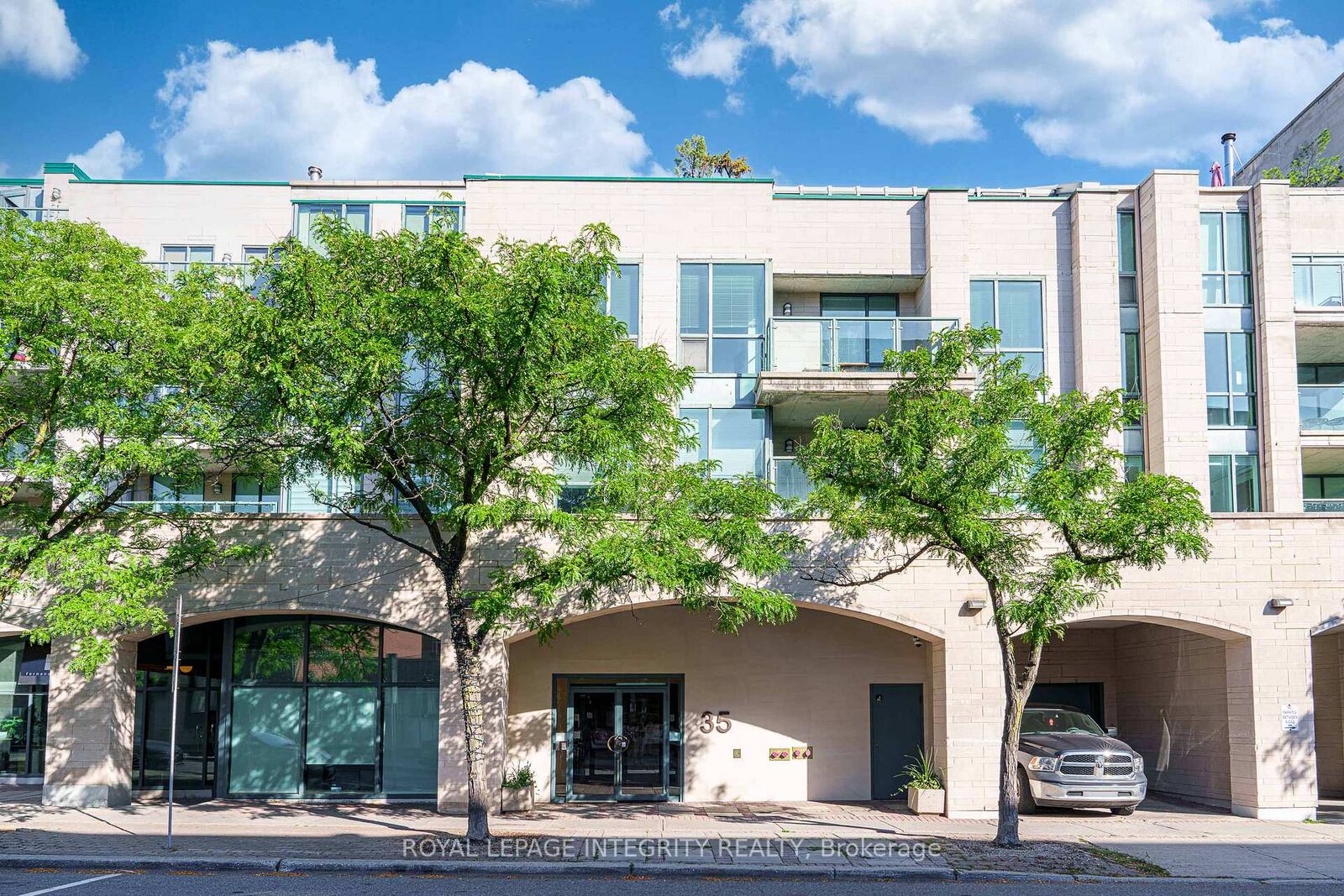 Property Photo:  35 Murray Street 217  ON K1N 9M5 
