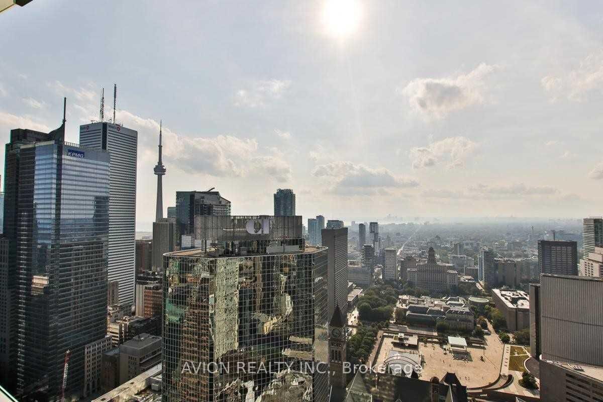 Property Photo:  197 Yonge Street 4509  ON M5B 1M4 
