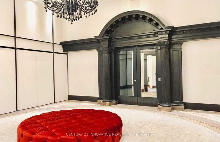 Property Photo: 197 Yonge Street 4503 ON M5B 0C1