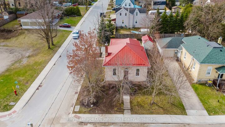 Property Photo:  83 3rd Street SW  ON N0G 1L0 