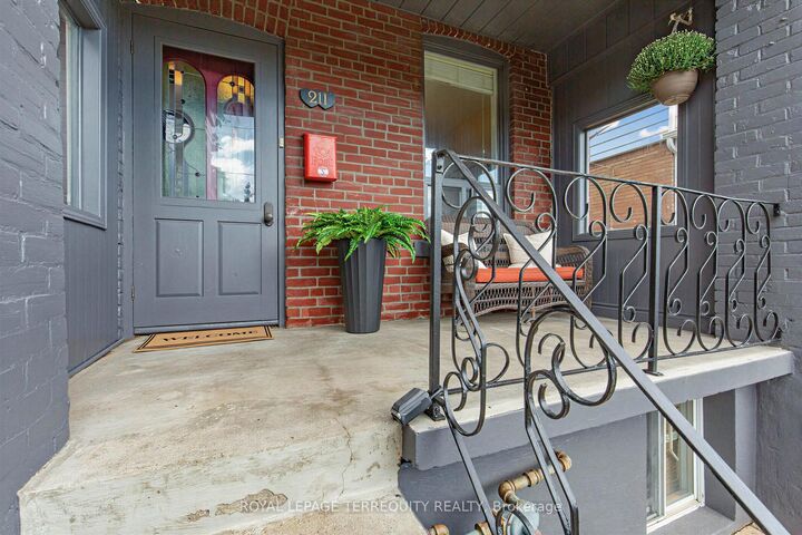 Property Photo:  211 Blackthorn Avenue E  ON M6N 3H7 
