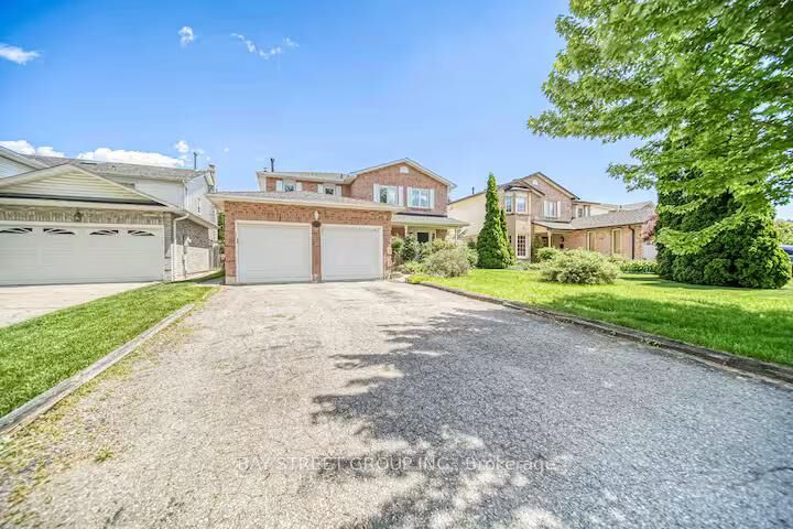 Property Photo:  27 Gladiola Court  ON L1R 1N8 