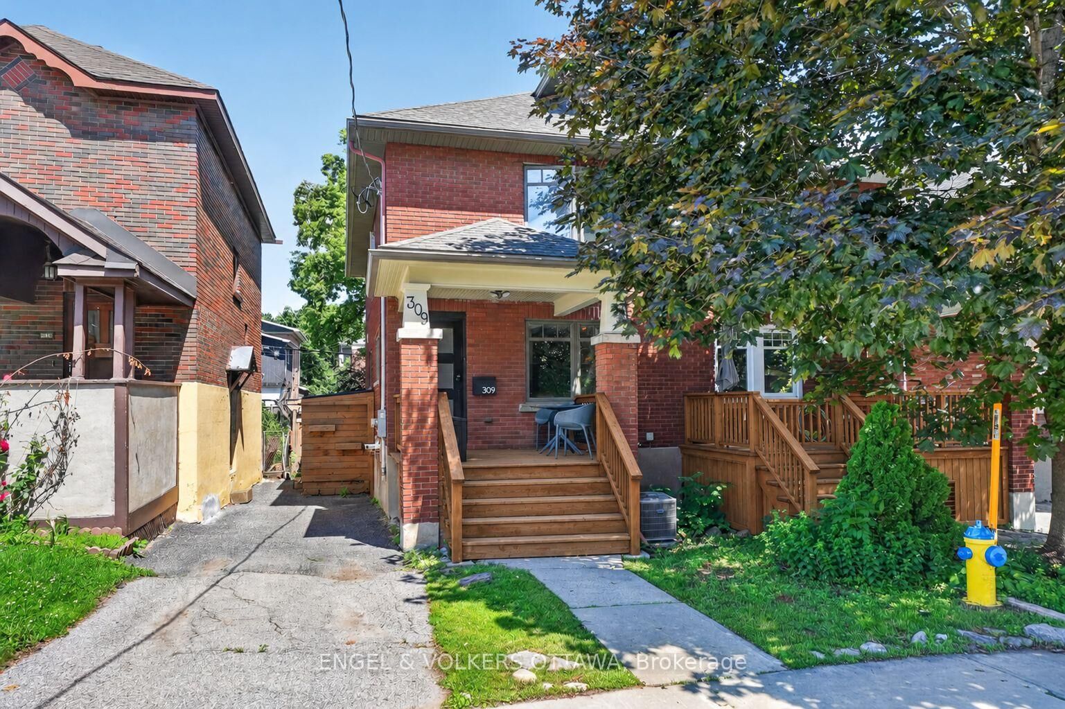 Property Photo:  309 Flora Street  ON K1R 5S1 