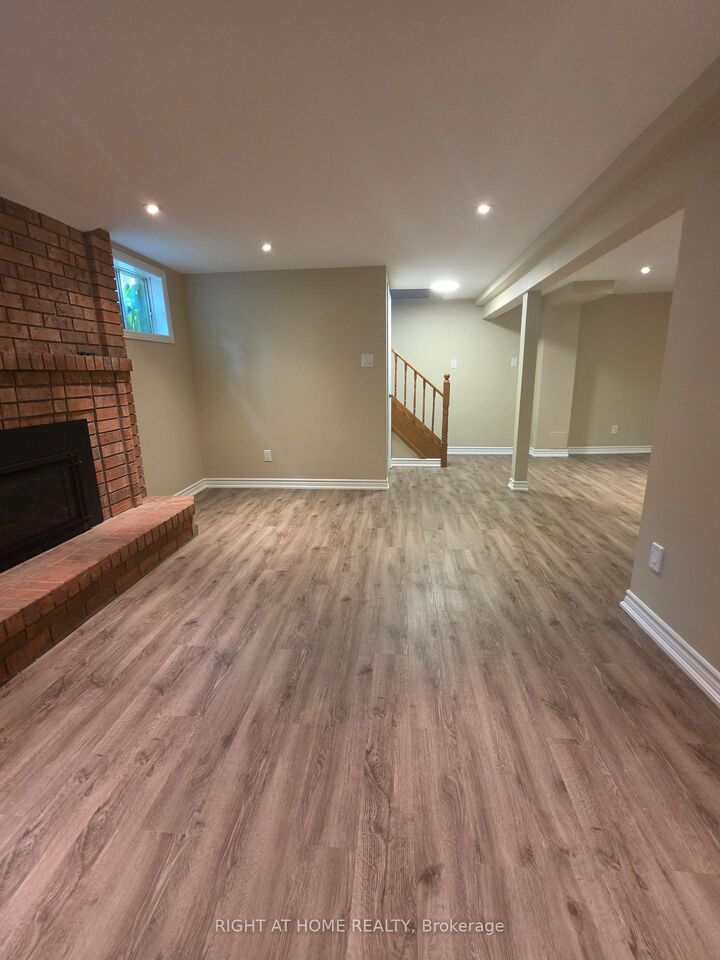 Property Photo: 250 Hemlock Drive ON L4A 5A5