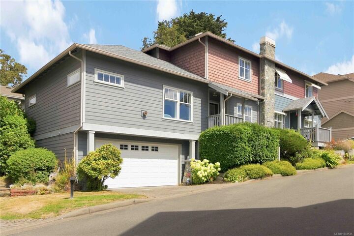 Property Photo: 4073 Blackberry Lane #4 BC V8X 5J5