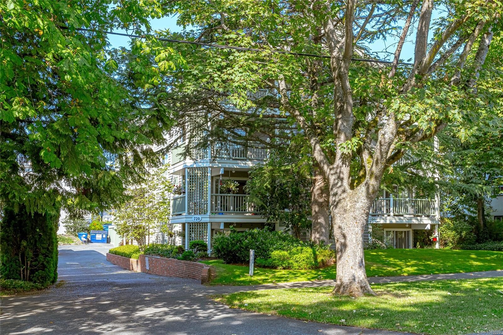 Property Photo: 720 Vancouver St #303 BC V8V 3V3