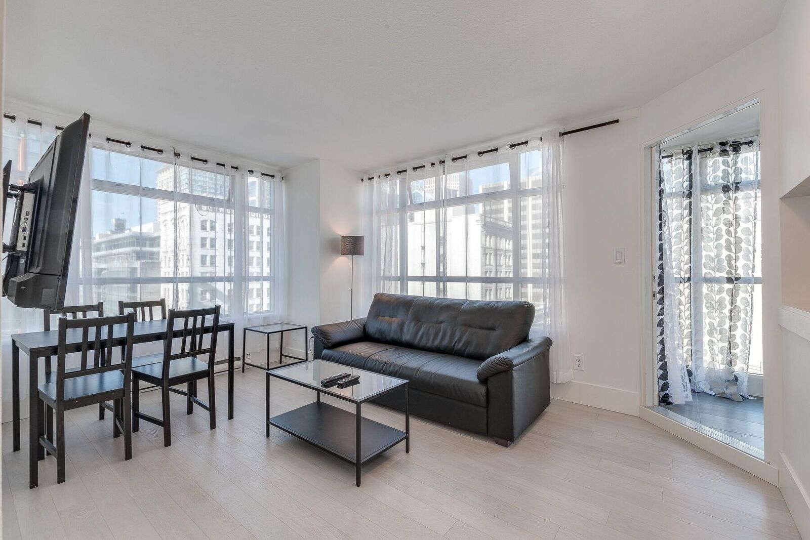 Property Photo:  438 Seymour St 1002  BC V6B 6H4 
