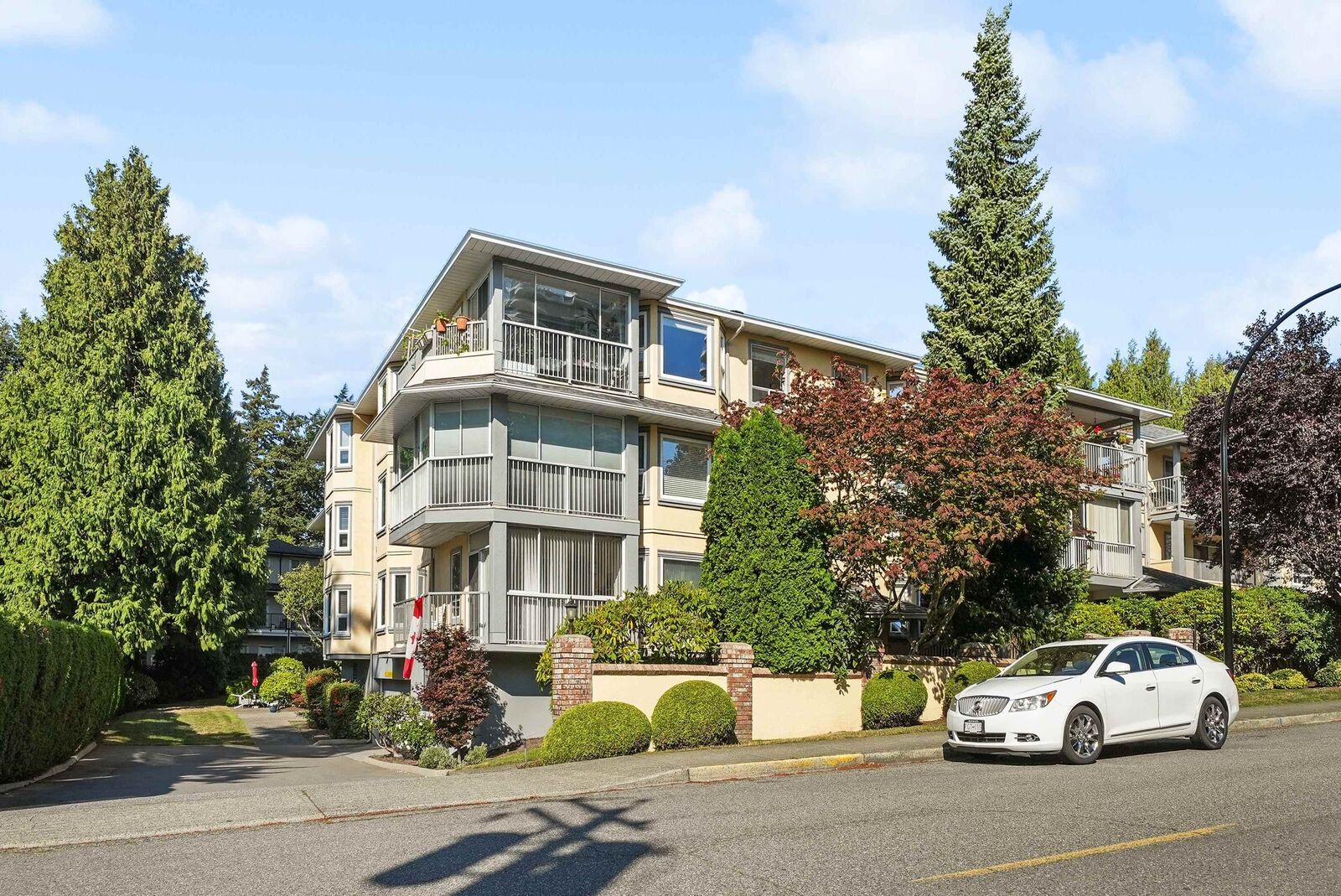Property Photo:  1459 Blackwood Street 307  BC V4B 2Y8 