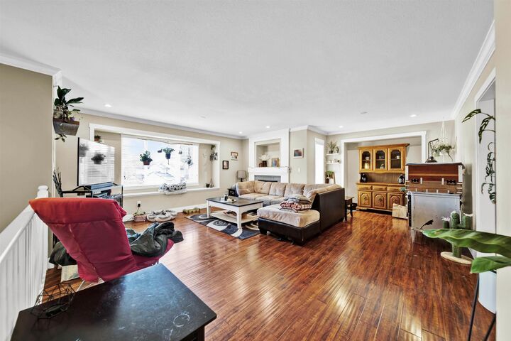 Property Photo:  27229 27 Avenue  BC V4W 3Y8 