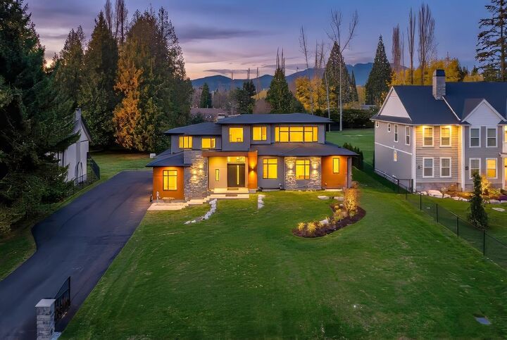 Property Photo:  24331 124 Avenue  BC V4R 1T4 