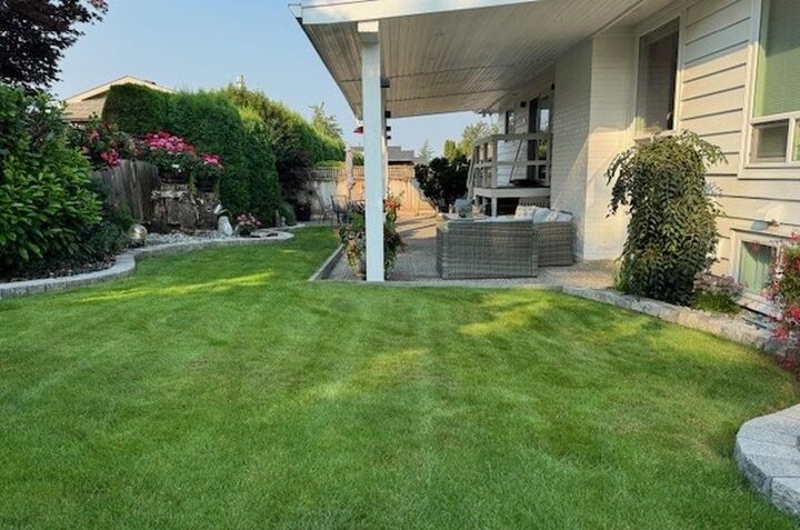 Property Photo:  31524 Sunnyside Crescent  BC V2T 4B3 