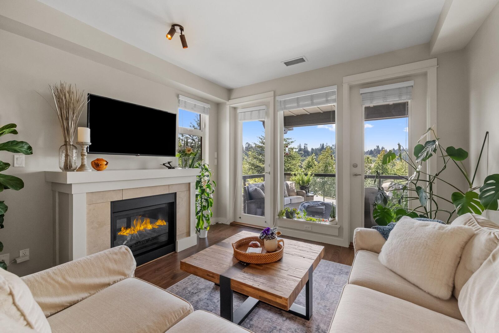 Property Photo: 5099 Springs Boulevard 301 BC V4M 0A2