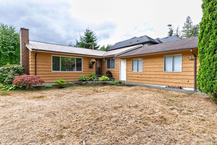 Photo de la propriété:  17180 4 Avenue  BC V3Z 9P6 